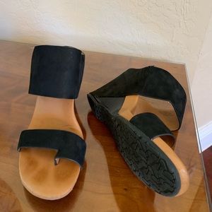 Gentle souls by Kenneth Cole sandals